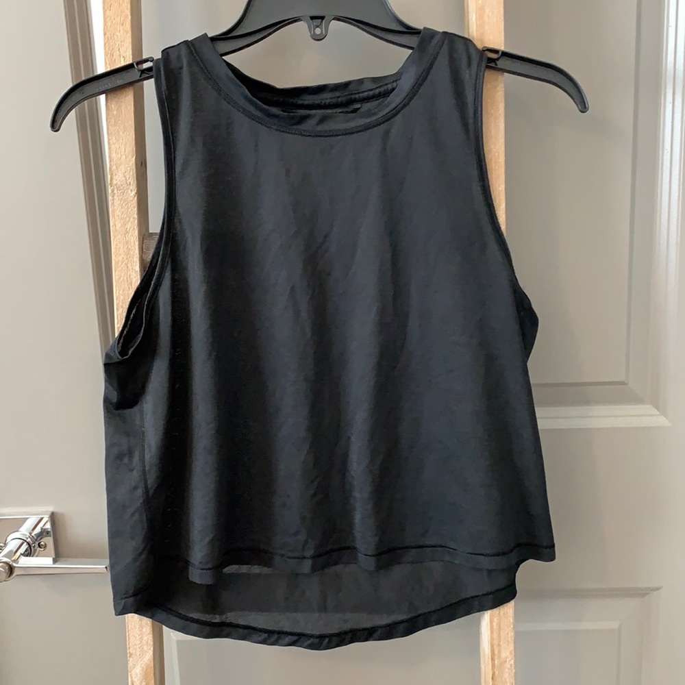 Athleta Crop Top-$5 when bundled w/4 or more shirts/blouses